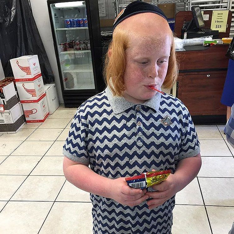 My brother @mosesar  this young chassid gettin his hair did for Pesach earlier today