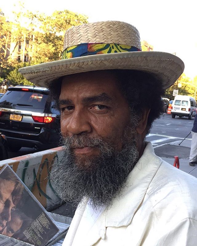 I love a street vendor with style.