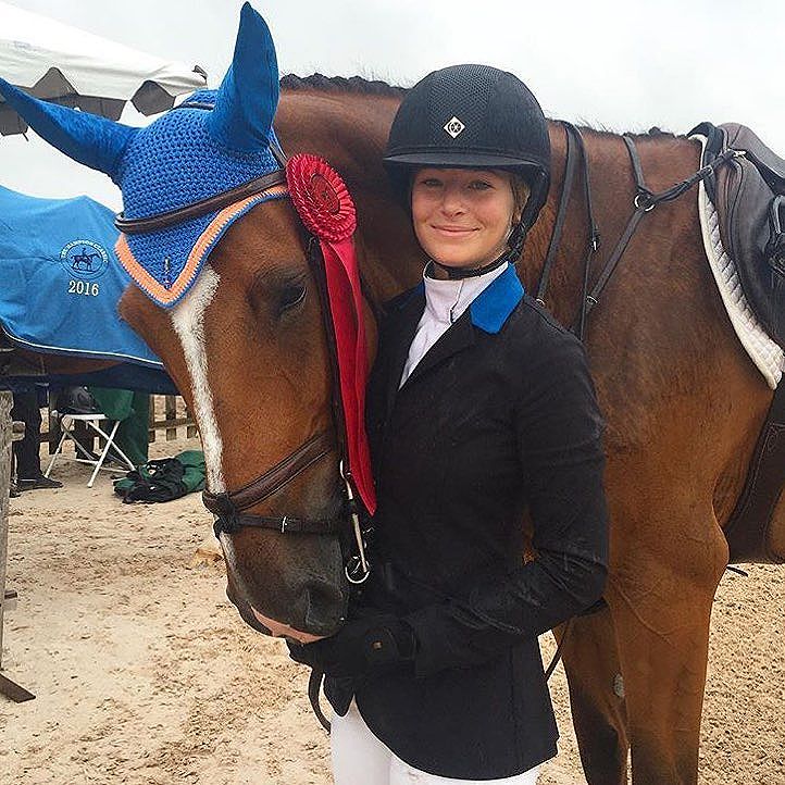 I love the horse fashions