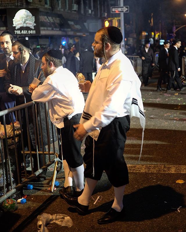 A chassid and his ice cream Shehakel Outside The Sukkah
