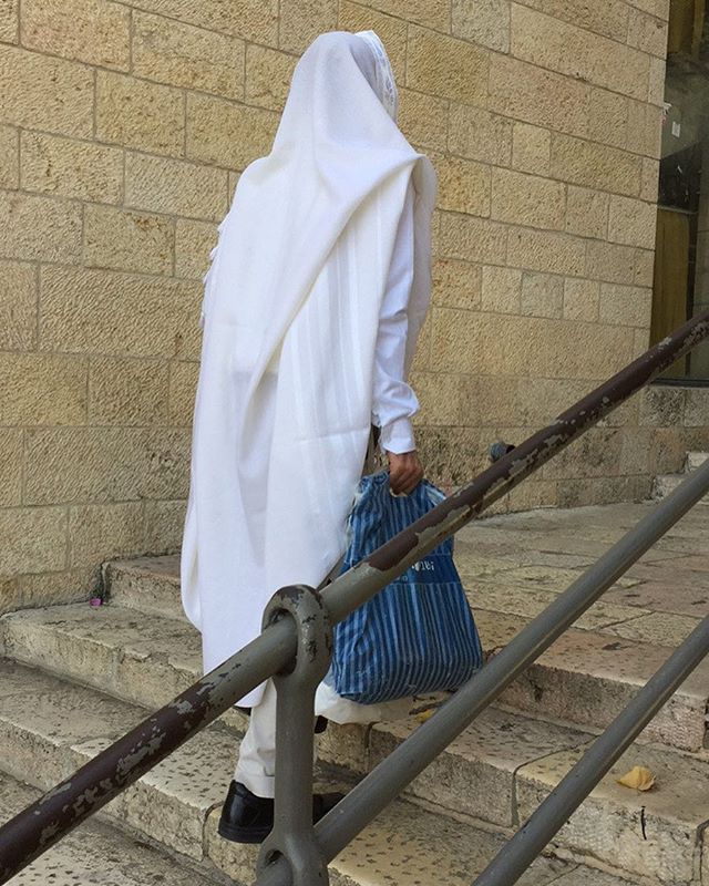 white for shabbos