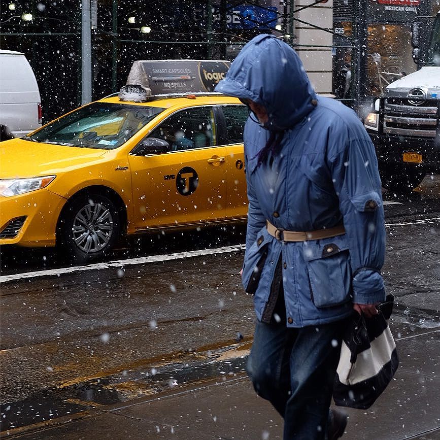 I love how he self-belts his parka with a khaki cotton webbed belt. Think it was for definition? Nah, pure function kids. here, learn from one of the best.