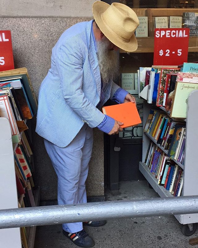 Mixed suiting is often the best suiting. And often the only suiting a man has. Something tells me this fella is a collector though and like me may have a few different seersuckers and like me DGAF about 'matching'. This here is the art of mismatching! you're not ready